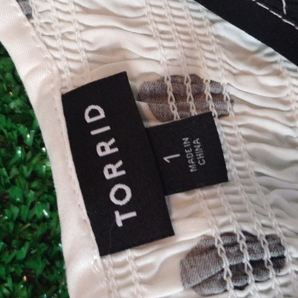 Torrid Tiered Tank Top White Black - Picture 3 of 3